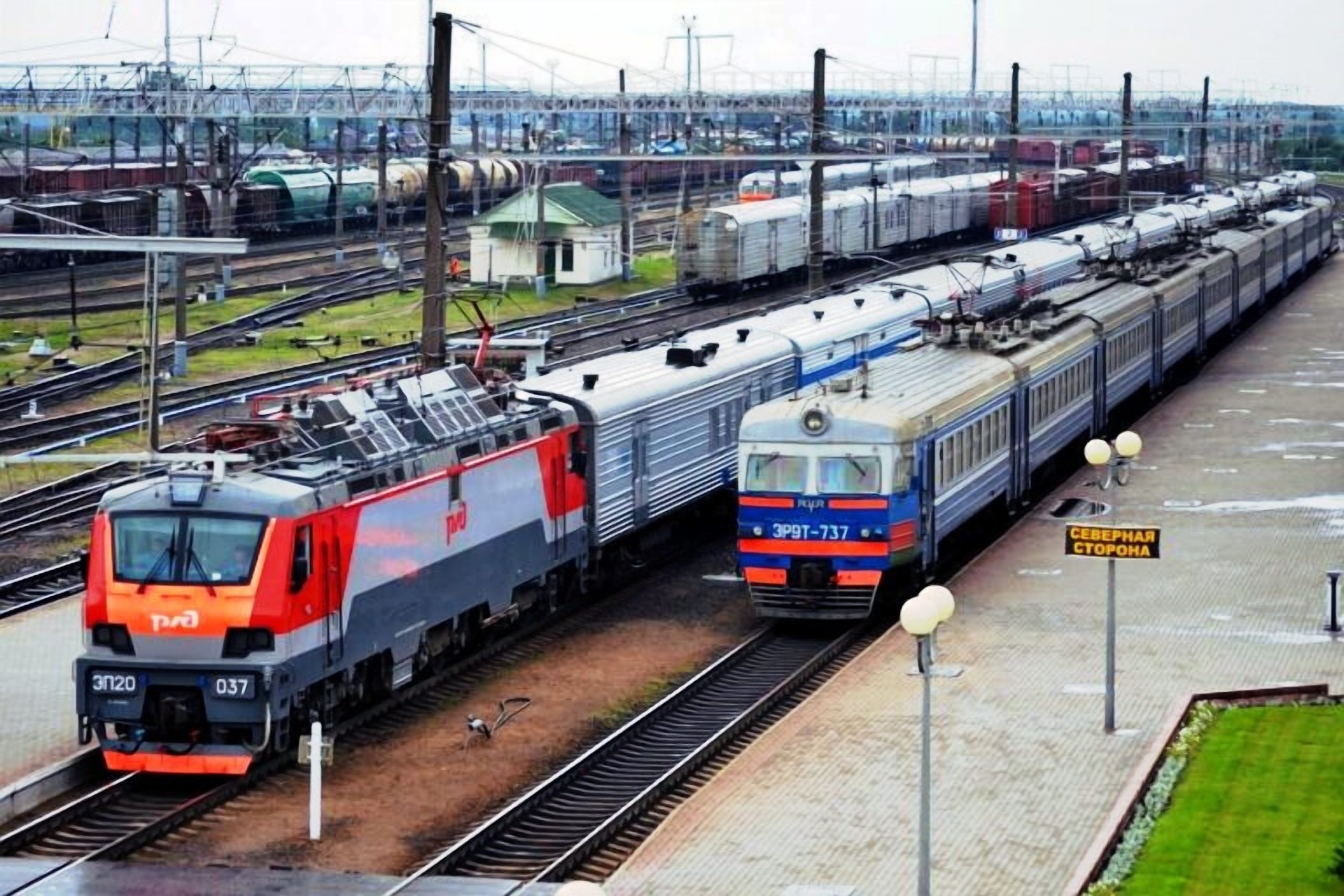 Белорусская дорога станции. Эп20 в депо. Эп20 электровоз. Эп20-037. Пассажирский электровоз эп20.