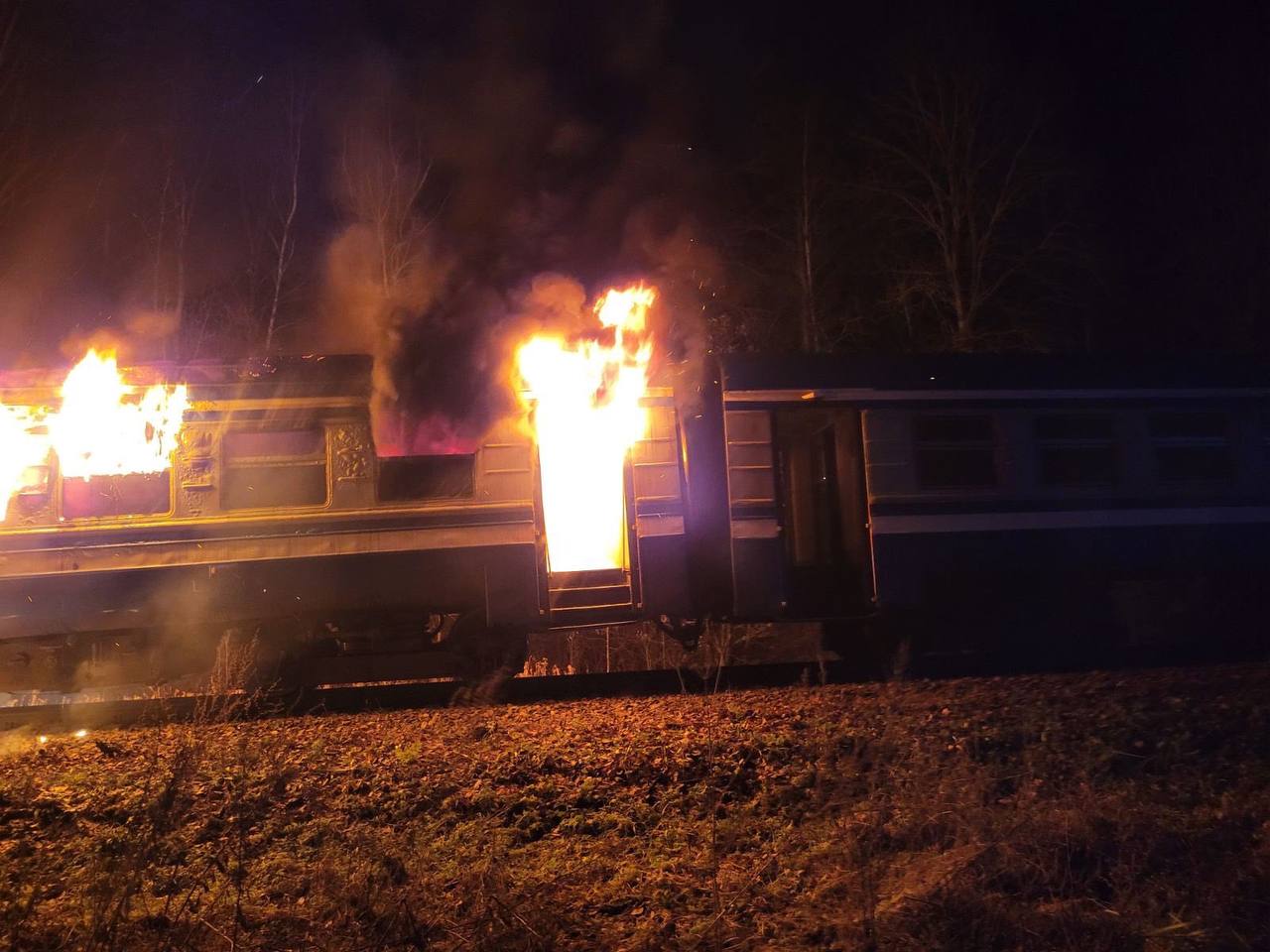 2 - Фото с места пожара на дизель поезде МДП-004